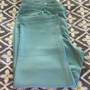 Croft&Barrow premium stretch size 18 crops. Great condition. No flaws.